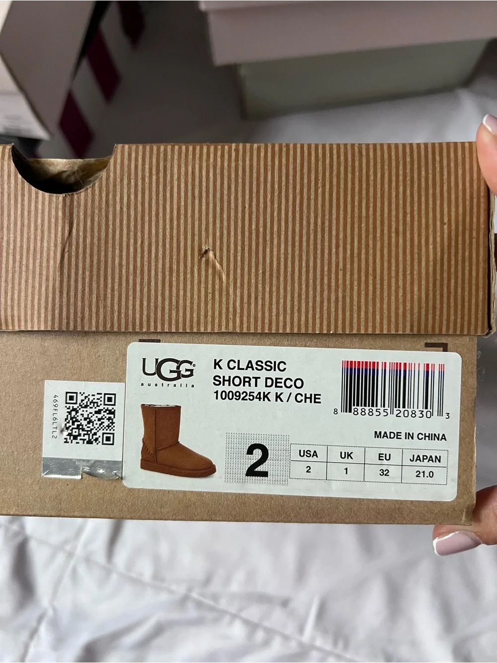 UGGS Chestnut Cozy Winter Boots with Stitch Detail